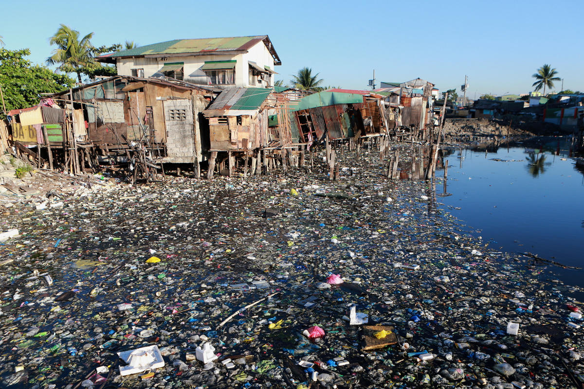 plastikmuell im meer und auf den philippinen