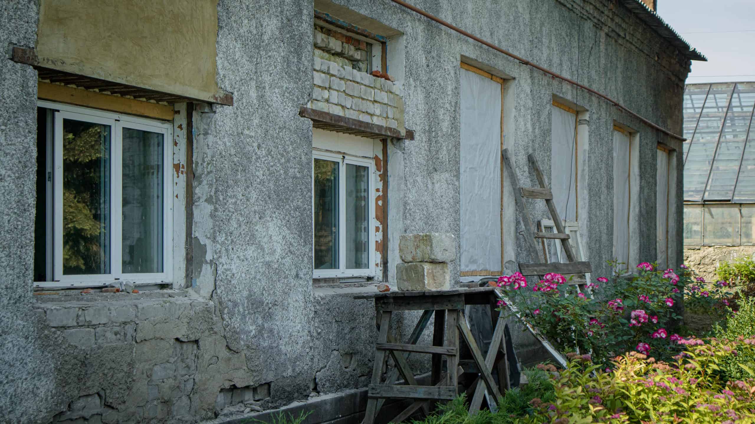 Fenster für die Ukraine: Wiederaufbauhilfe durch Kreislaufwirtschaft