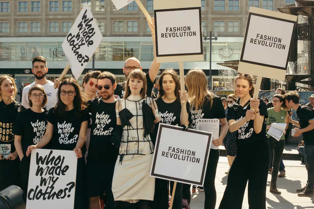Die Moderevolution: Demo in Berlin für die Fashion Revolution