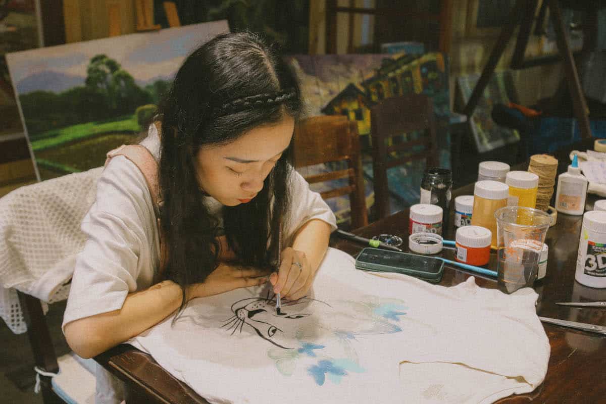 Modedesignerin in Vietnam