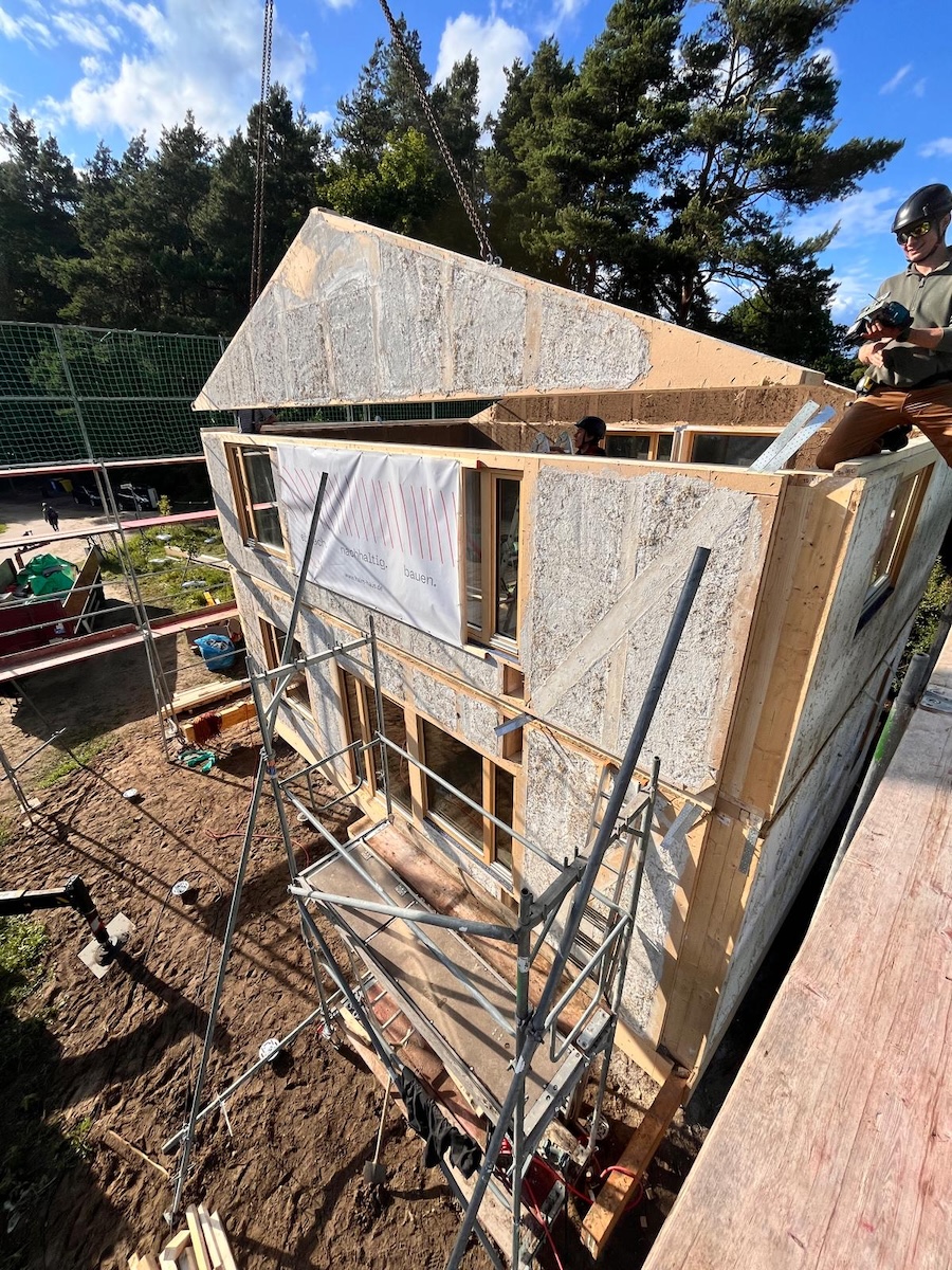 Baustelle - so wird ein Strohhaus gebaut